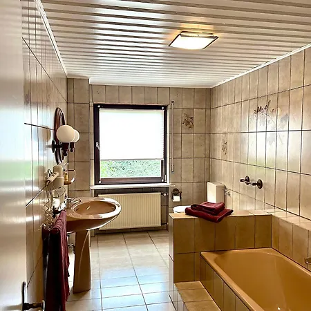 1595 Im Weingut Botzet 3* Maring-Noviand