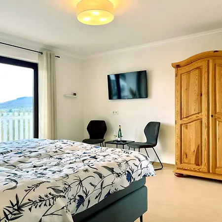 1595 Im Weingut Botzet Bed & Breakfast *