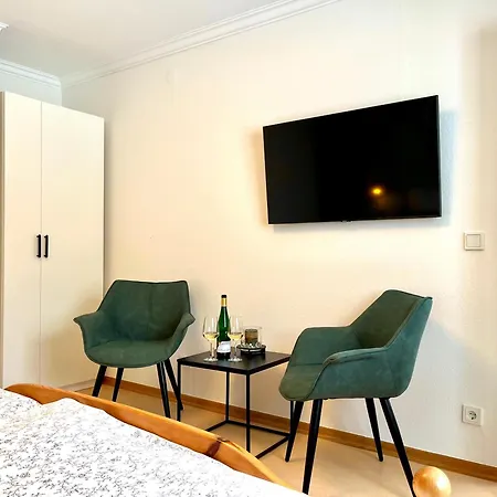 1595 Im Weingut Botzet Maring-Noviand