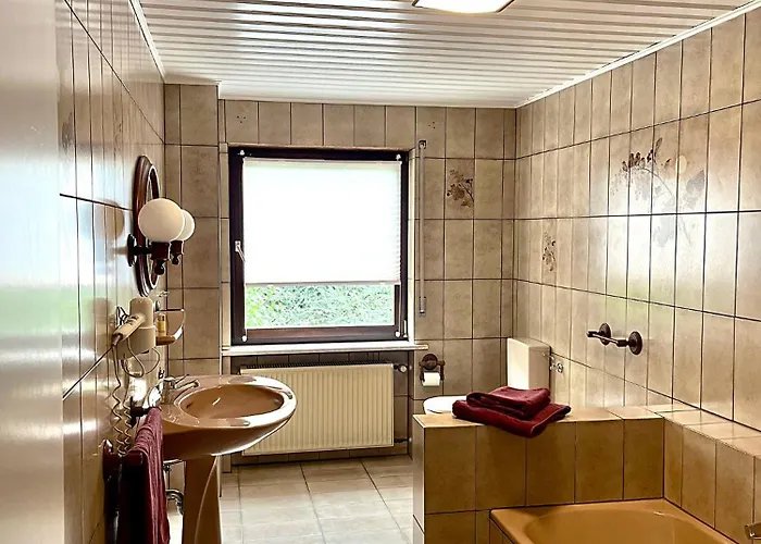 1595 Im Weingut Botzet 3* Maring-Noviand